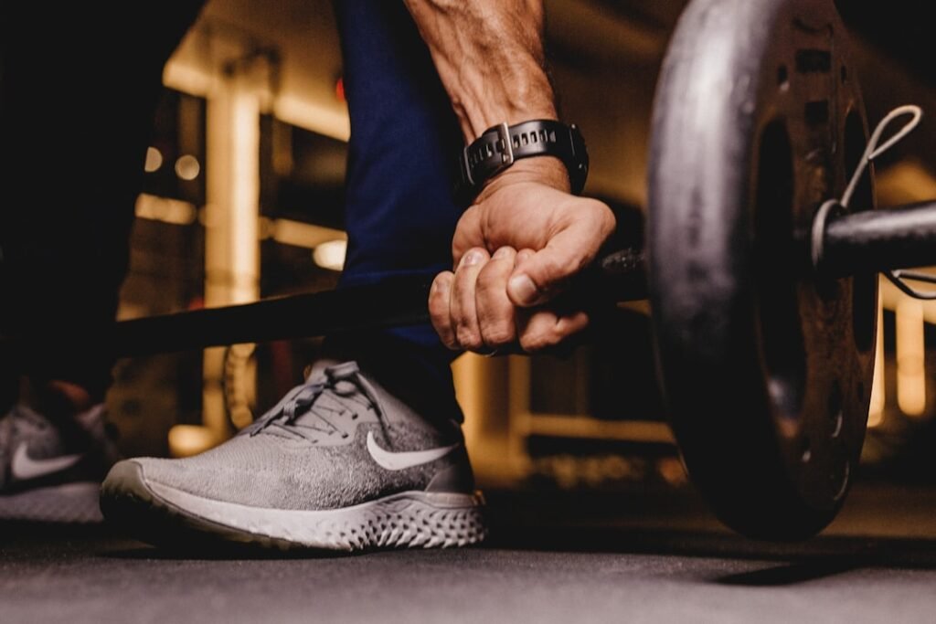 discover effective deadlift alternatives to target your muscles and enhance strength training with varied exercises suitable for all fitness levels.
