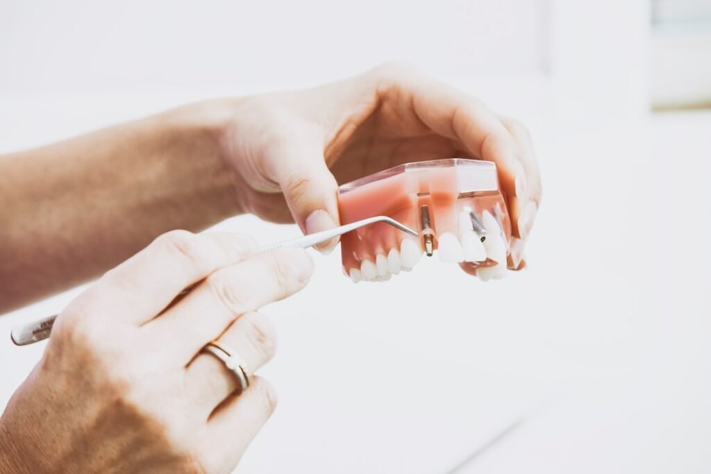 discover advanced dental implants for a natural-looking, permanent solution to missing teeth. restore your smile and confidence with expert care and innovative technology.